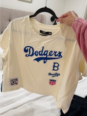 Dodgers Brooklyn Logo crop Tee in Cream and Royal Blue
